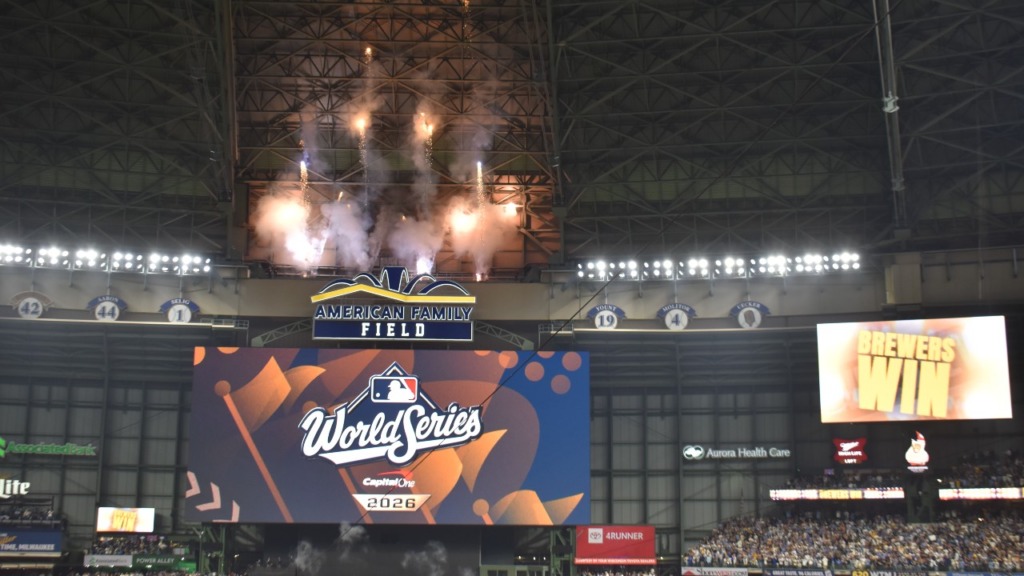 Thrilled Brewers fans cheer team to victory in Game 1 of World Series — BizTimes Milwaukee, Plano Sports news