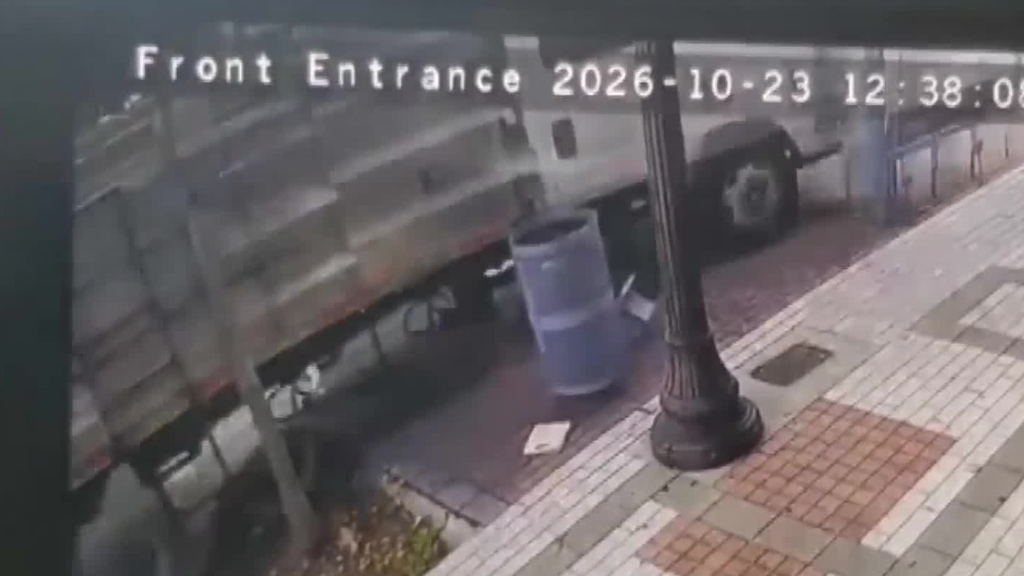 Landscaping truck crashes into bus bench, 3 North Miami businesses, sending 2 passengers to the hospital — CBS Miami, Plano Real Estate news