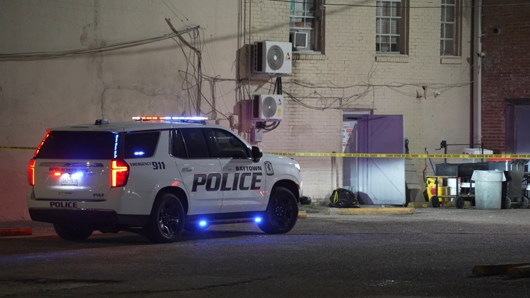 Man airlifted after shooting behind Baytown bar; suspect remains at large, police say — KHOU 11 (Houston), Plano Community news