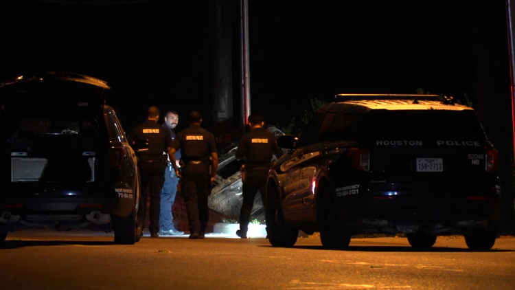 36-year-old DJ killed after being ejected from car in rollover crash, Houston police say — KHOU 11 (Houston), Plano Community news