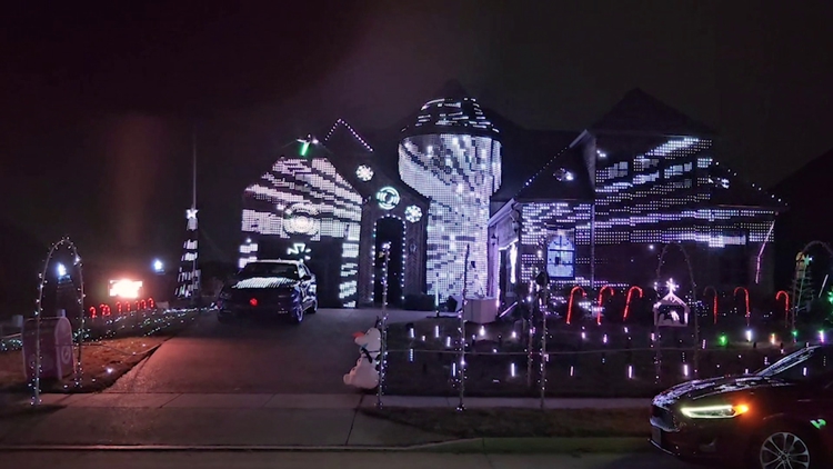 Sachse family known for Christmas light display prepares to move — WFAA (Dallas-Fort Worth)